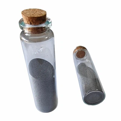 Comment la poudre de fer de haute pureté se compare-t-elle aux autres poudres métalliques en term...